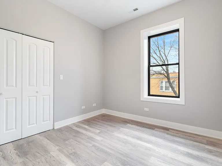 2053 W Iowa St #2051-1A — Photo 4