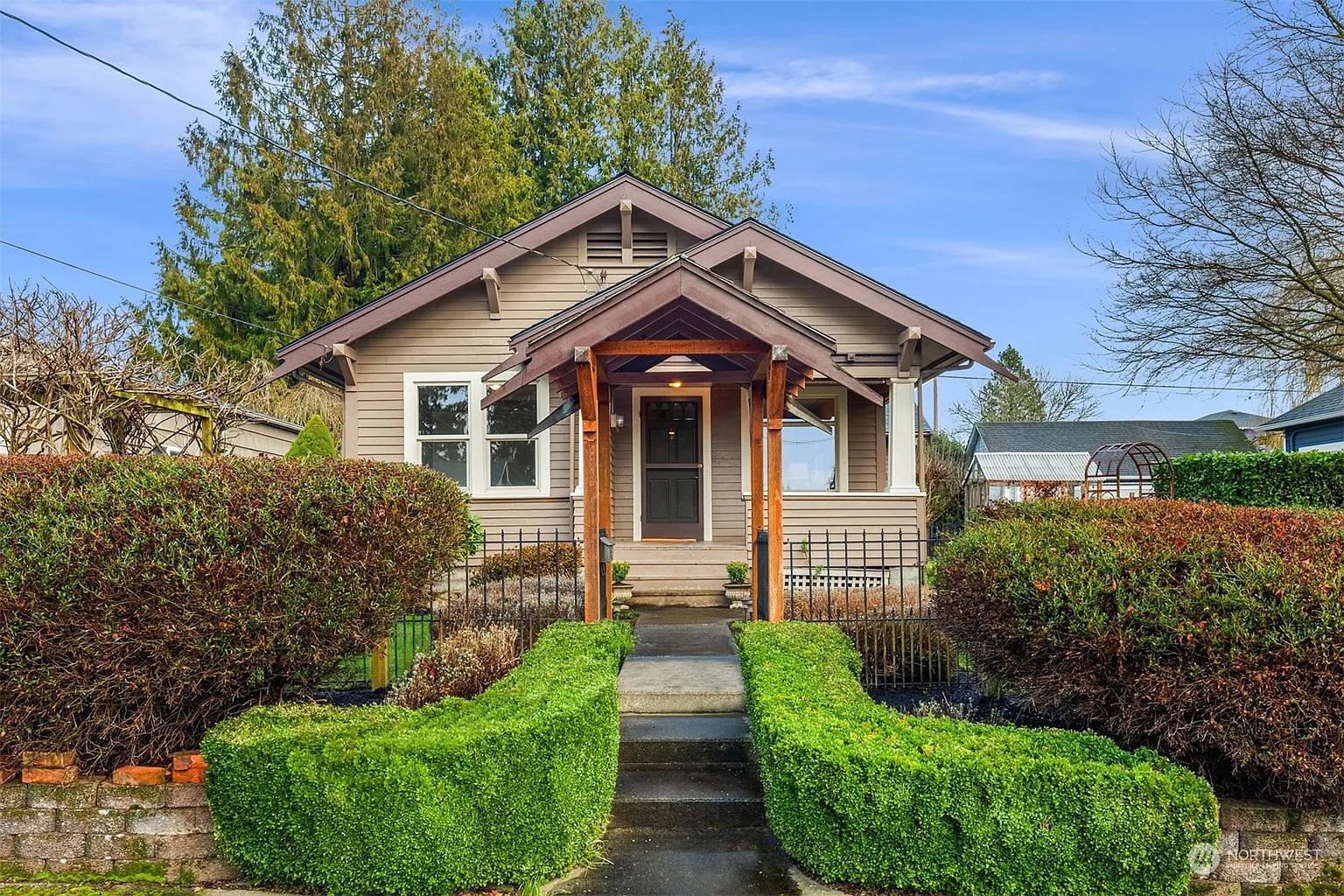 319 Avenue F photo 1