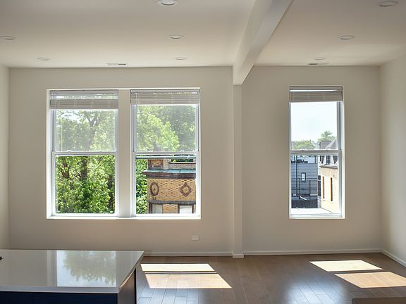 2nd image of 2057 N Hoyne Ave #4