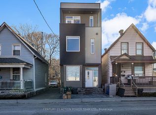 453 Booth St #B, Ottawa, ON K1R 7K9