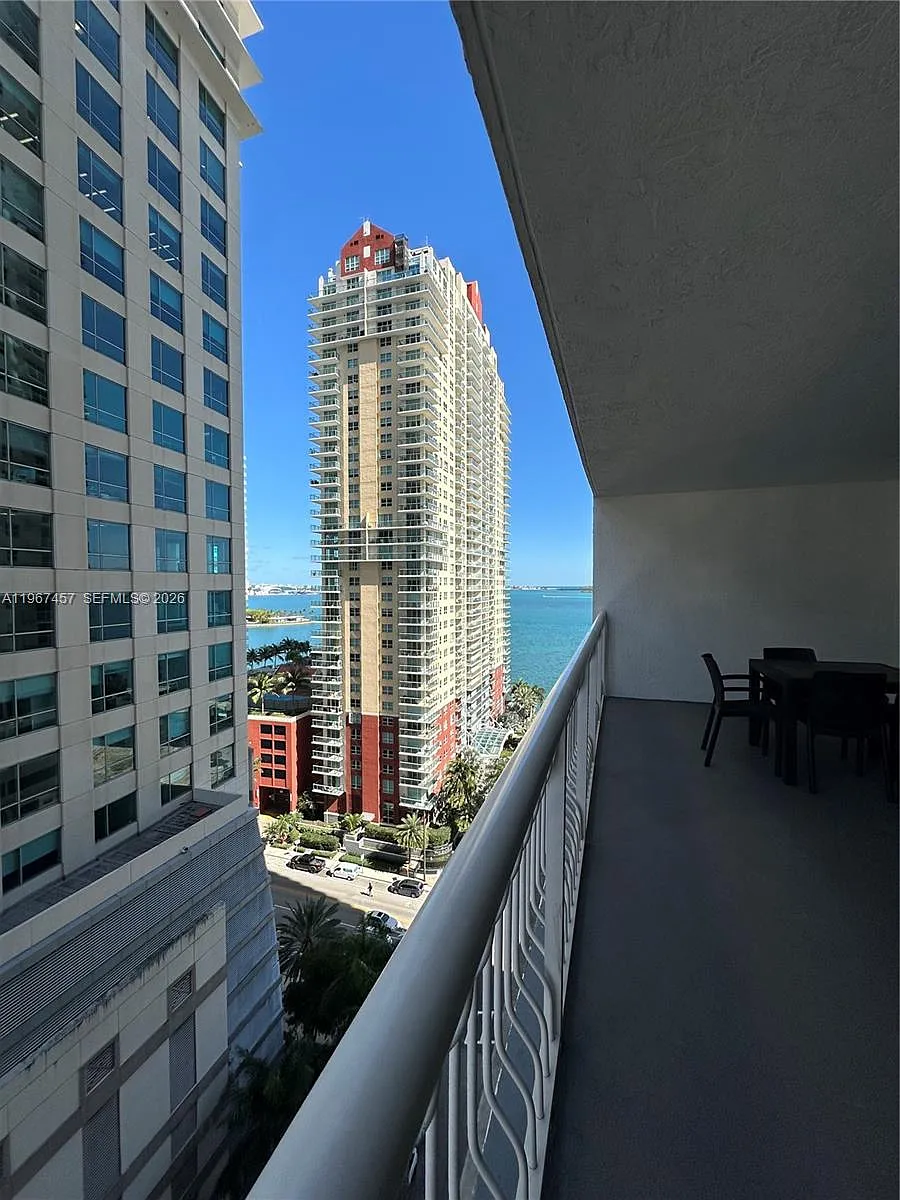 Building Photo - 1200 Brickell Bay Dr #1712