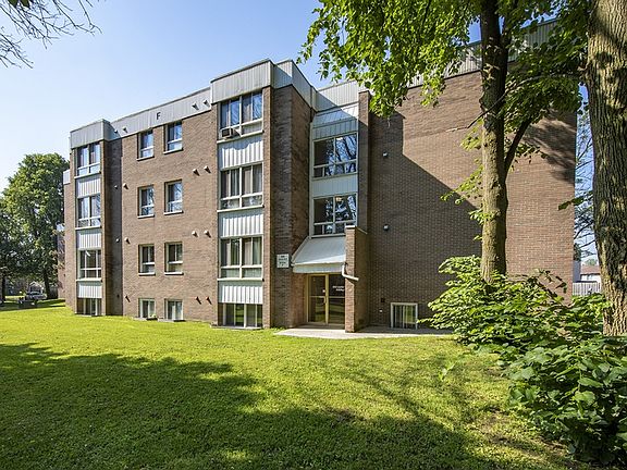 2nd image of 760 Laurier Blvd