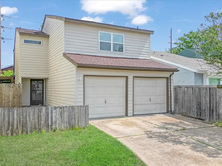 10254 Bridgeland Ln — Photo 1