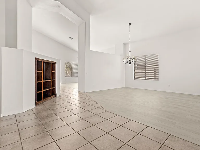 1247 E Kenwood St — Photo 38