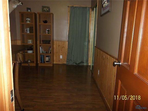 4th image of 110 E Elm St