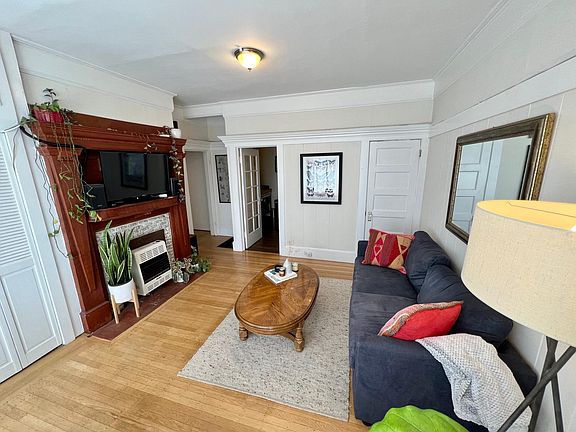 4th image of 2741 Clay St APT 2