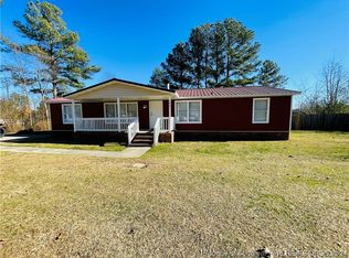 1401 Clan Campbell Dr, Raeford, NC 28376