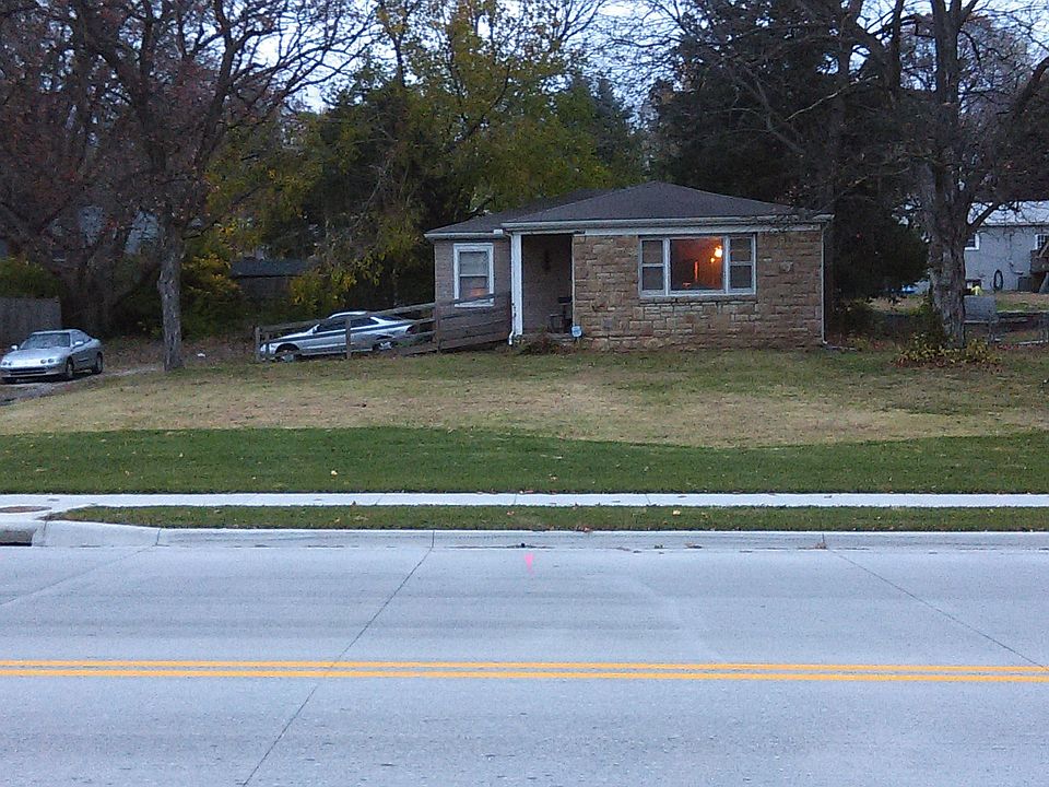 1st image of 2206 Merriam Ln