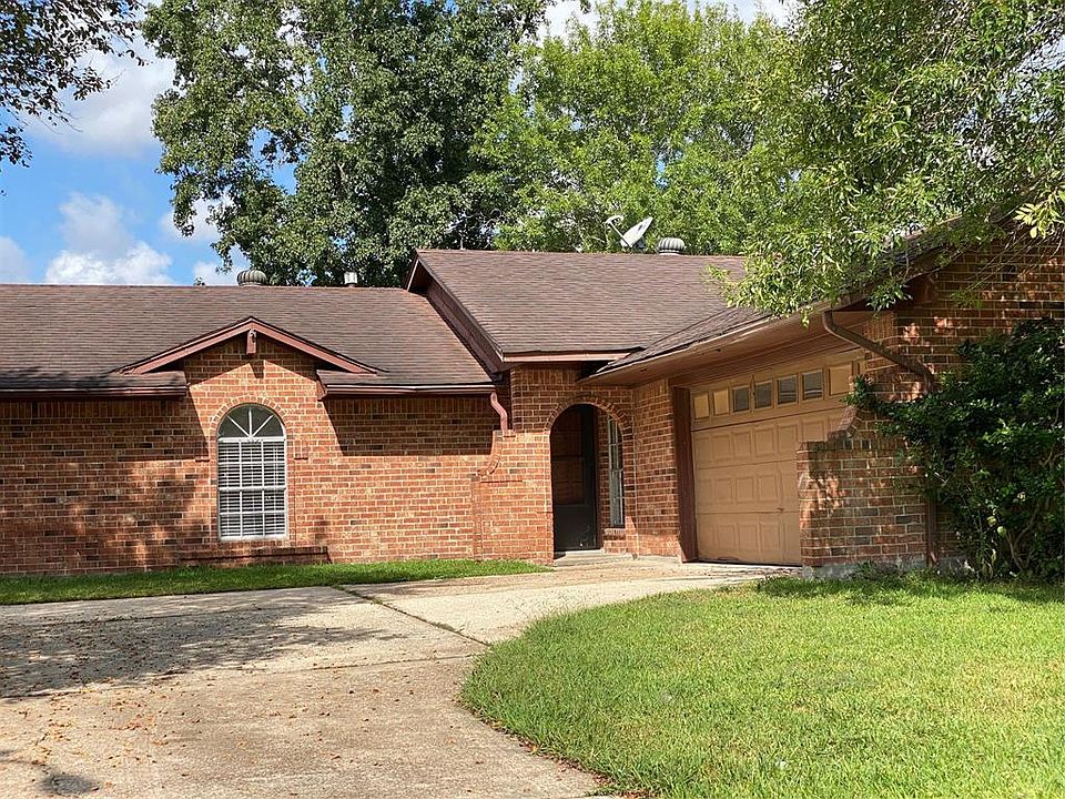 1st image of 3919 Forest Bluff Dr