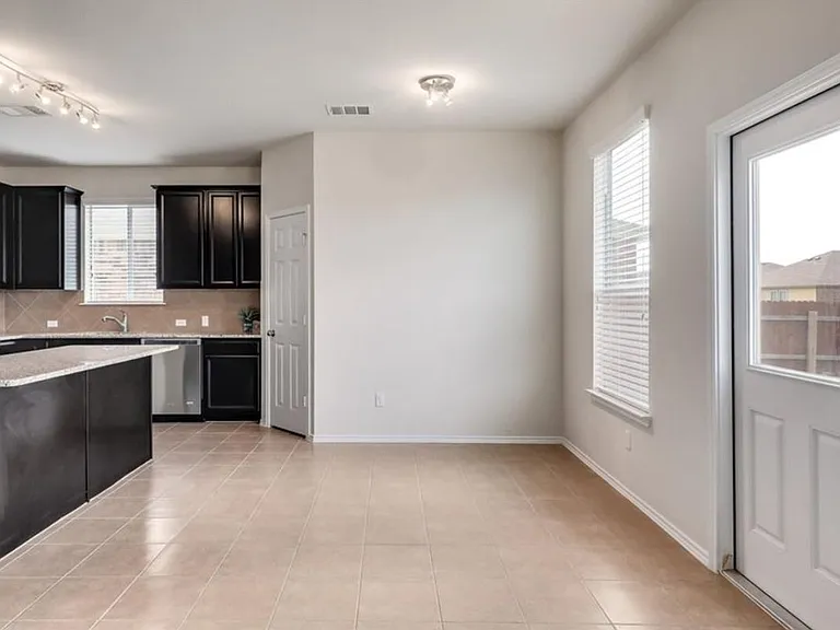 169 Marcheeta Way — Photo 5