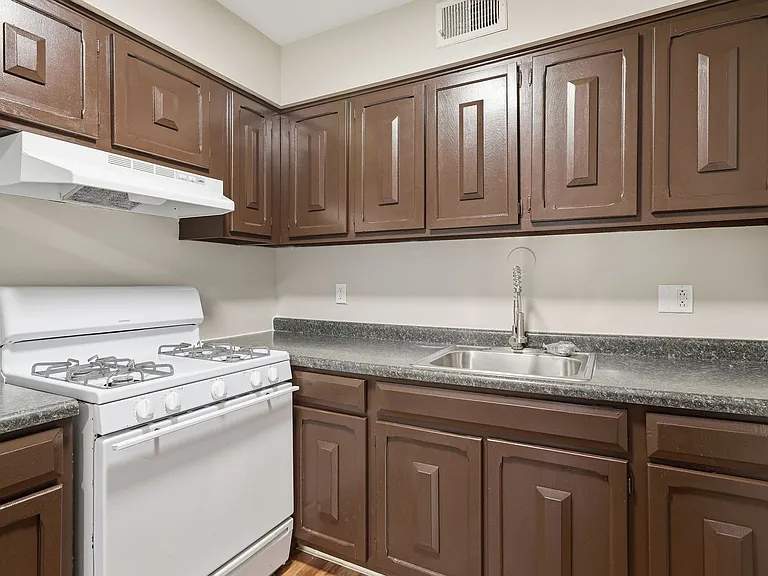 The Cedars Apartment Homes — Photo 21