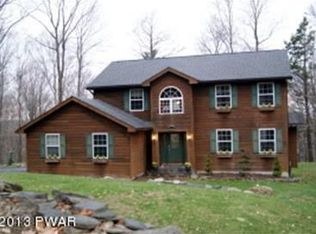 106 Spruce Ln, Greentown, PA 18426