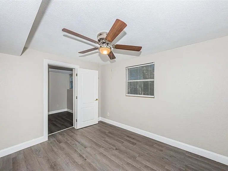 705 3rd Ave NE #C — Photo 25