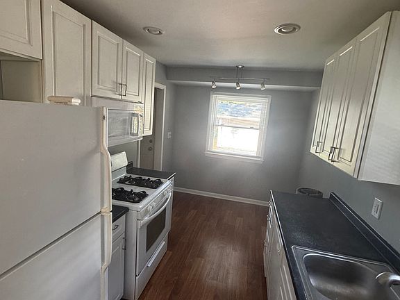 4th image of 17422 Gaylord St