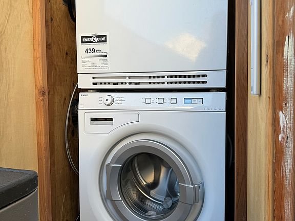 3rd image of 210 Rose St #1/2