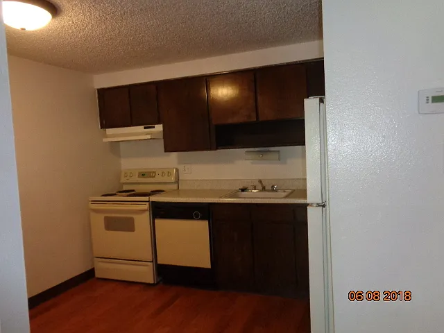 Wonderful 1 BR/1 BA 2nd floor condo in secured building! — Photo 3