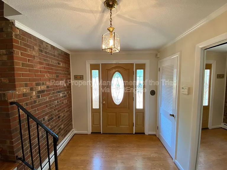 926 Hilltop Blvd — Photo 2