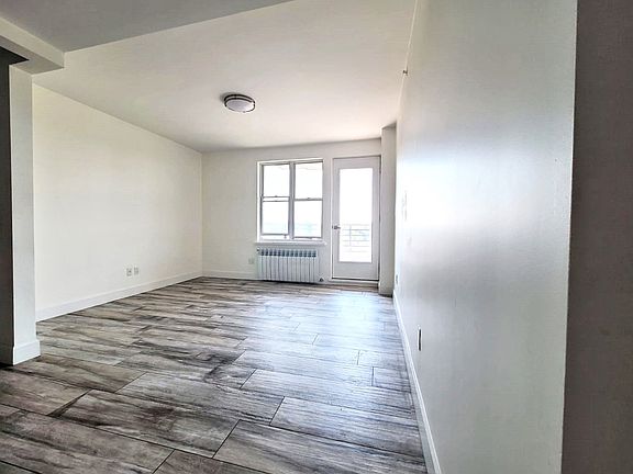 3rd image of 106 Remsen Ave APT 5