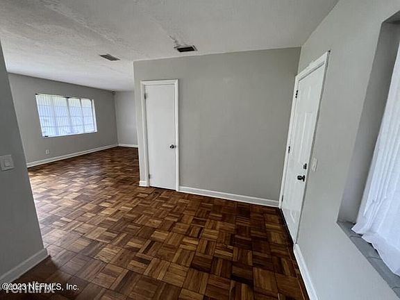 5th image of 1164R Randolph St