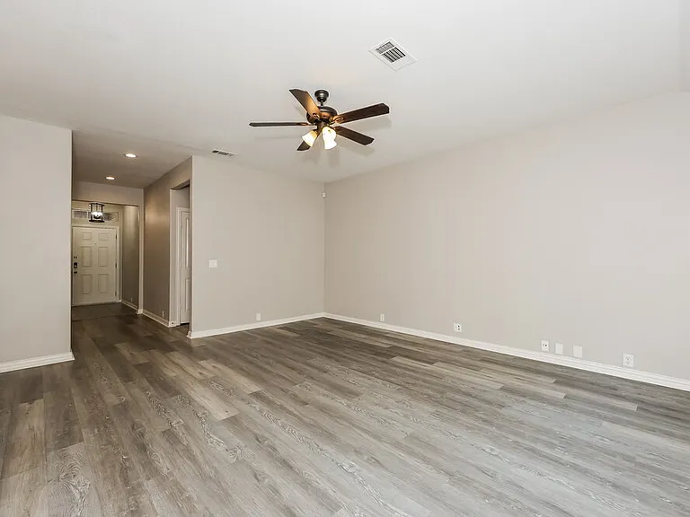 1721 Duck Cove Dr — Photo 3