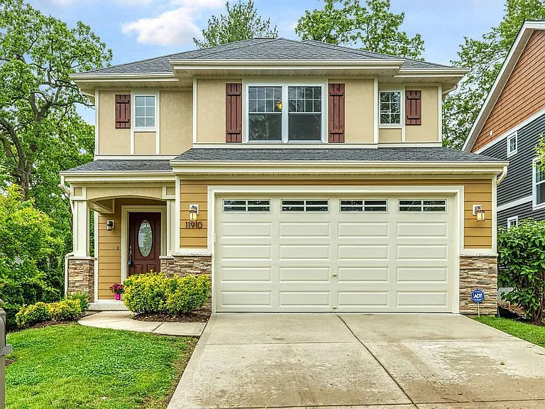 11910 Crystal Dr — Photo 1