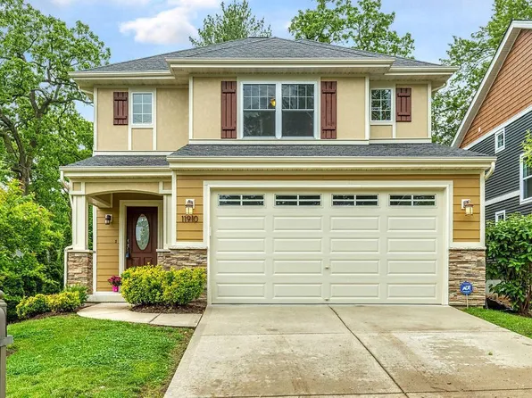 11910 Crystal Dr, Saint Louis, MO 63131