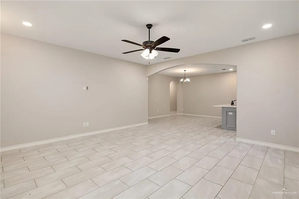 4 bed, 2.0 bath, 1734 sqft, $2,500 — Photo 3
