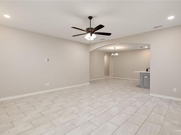 3rd image of 309 Choke Canyon St