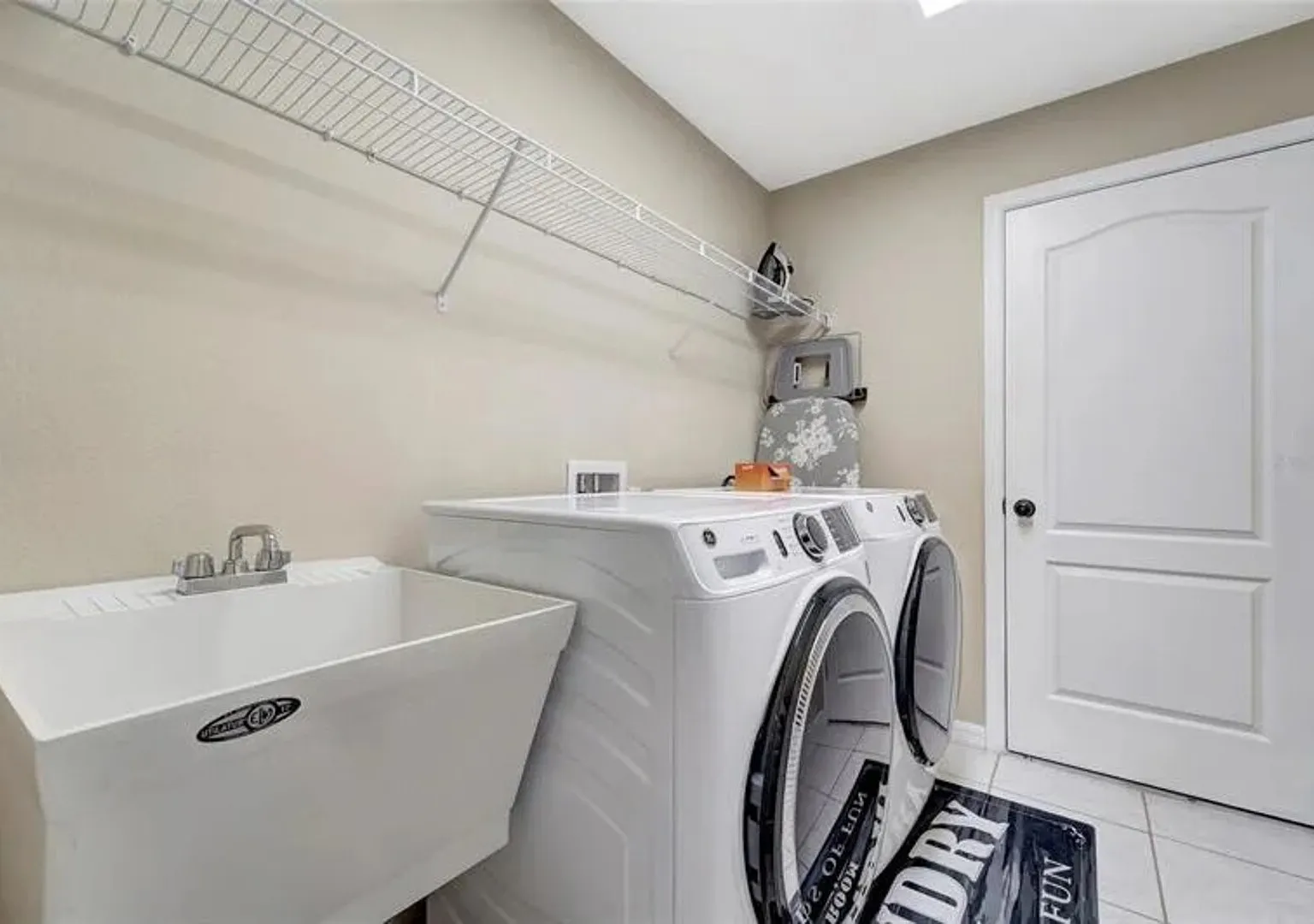 Spacious Furnished 3BR Sarasota Home | Fenced Yard & Screened Lanai — Photo 3