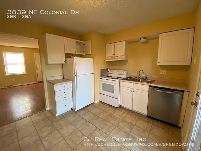 3839 NE Colonial Dr — Photo 4