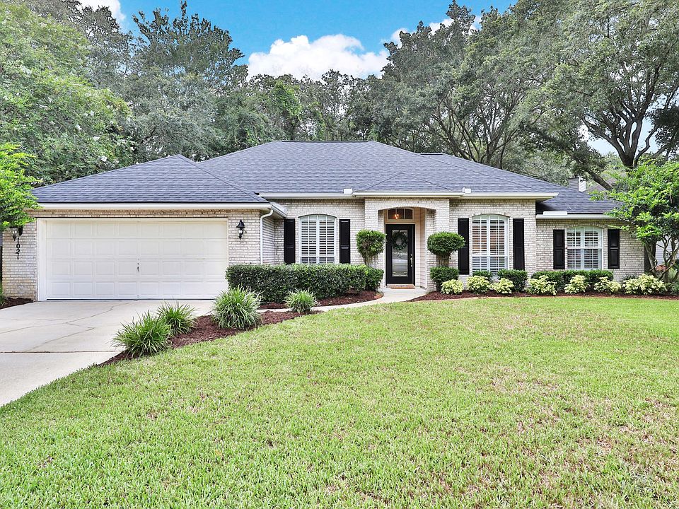 1st image of 1021 Flora Parke Dr