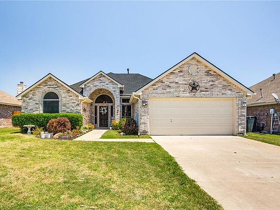 2nd image of 1704 Meadowlark Ln