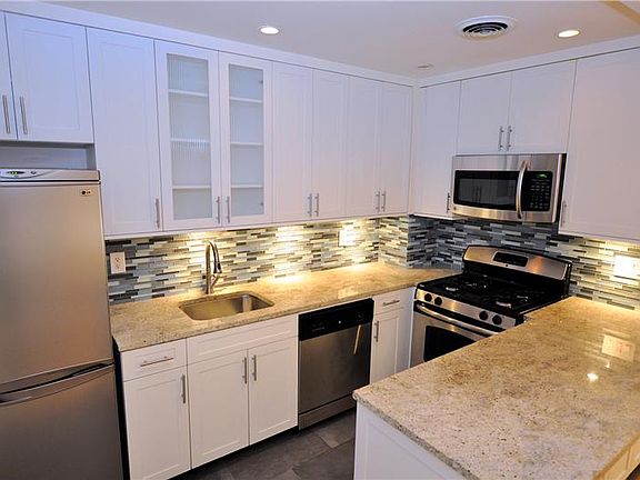 4th image of 312-320 W 23rd St