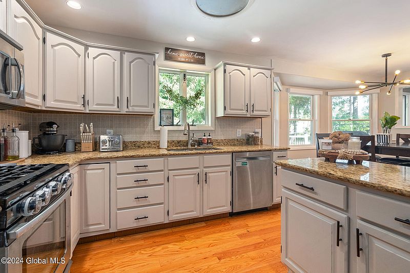 4th image of 7 Lynn Drive