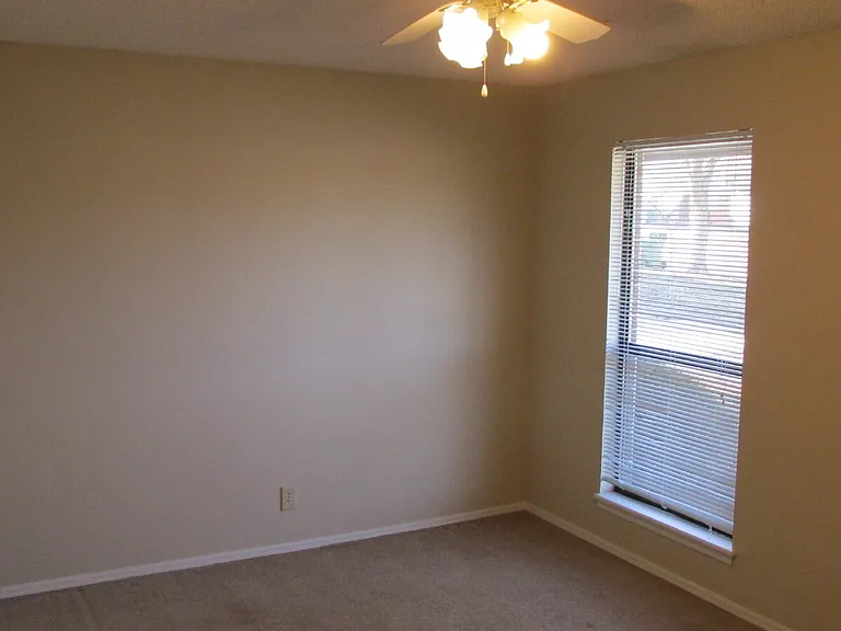 1320 W Linden St — Photo 43