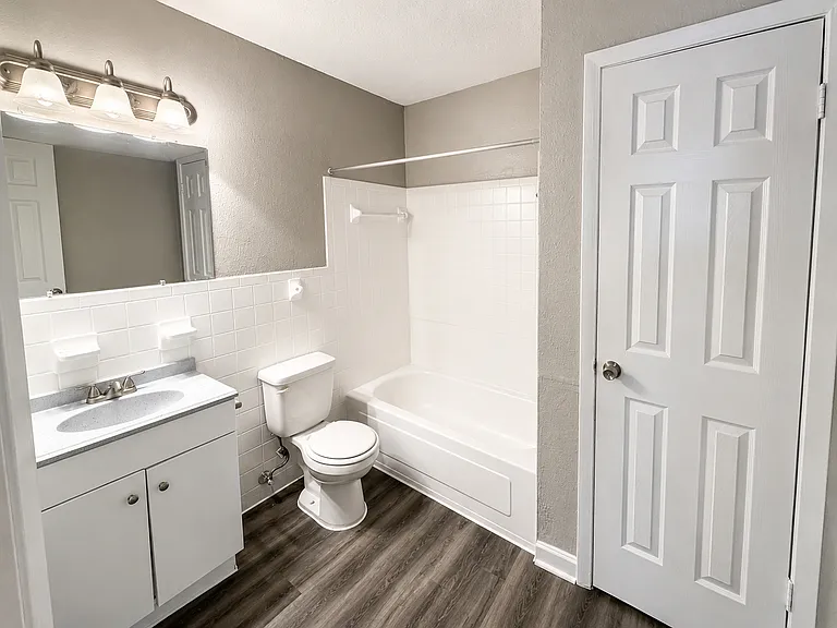 Spanish Cove Apartments — Photo 14