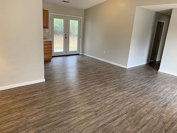 3rd image of 303 Ridgeover Dr