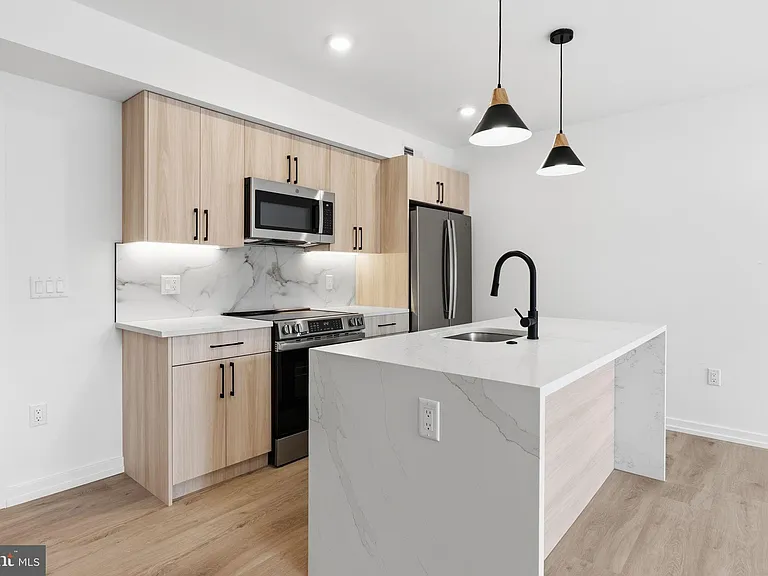 209 New St #5F — Photo 6
