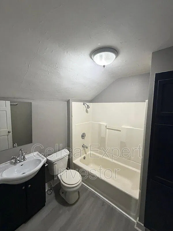 3 bed, 1.0 bath, 1148 sqft, $1,400 — Photo 1