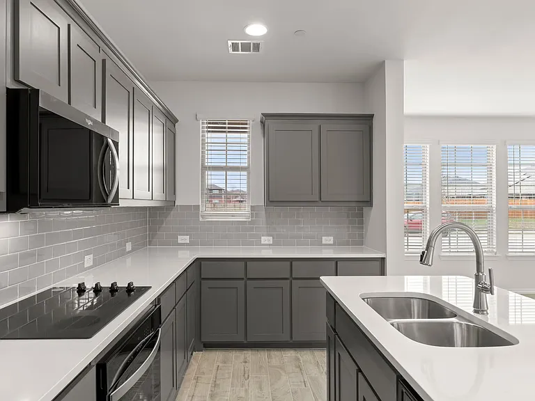 4511 Avion Dr — Photo 2