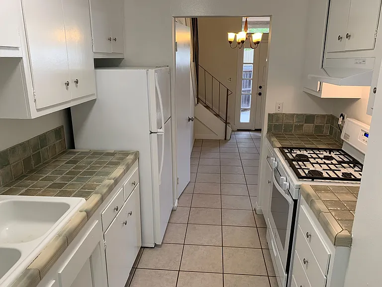 4700 Dexter Dr — Photo 32
