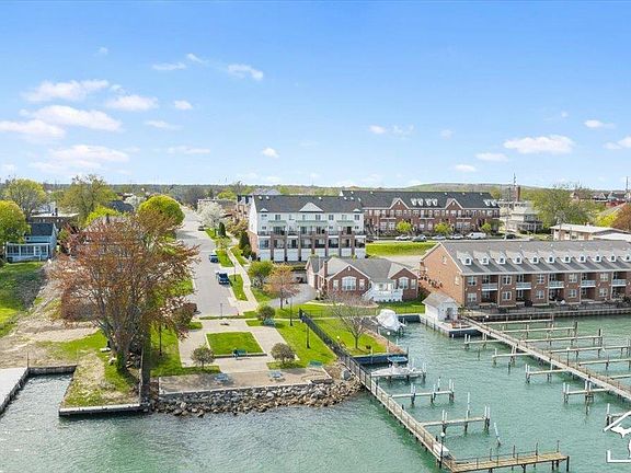 3rd image of 2767 Riverside Dr