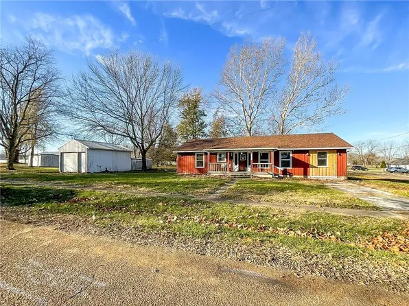 309 N Walnut St, La Monte, MO 65337