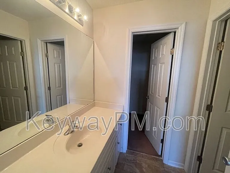 208 Satomi Way — Photo 7