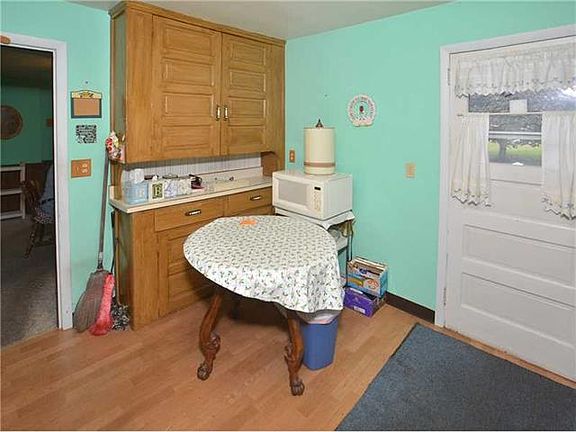 4th image of 130 Walker Ln