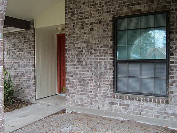 Nice front porch- Large enough for a bistro table and café chairs