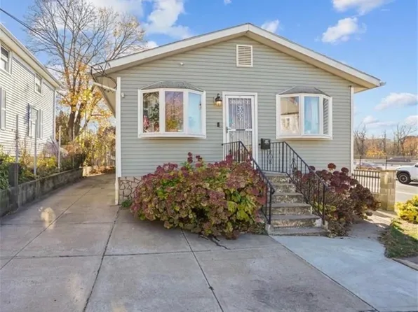 216 Wendell St, Providence, RI 02909