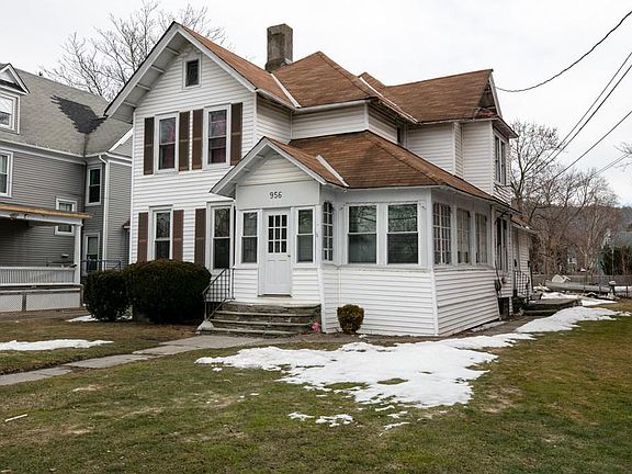 3rd image of 956 Lake St