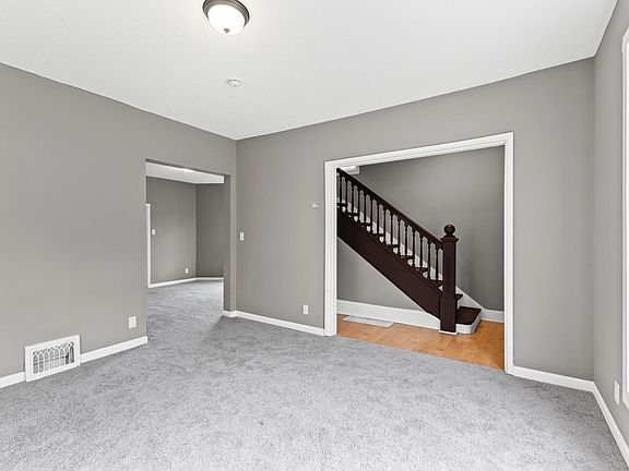5th image of 137 Cayuga St