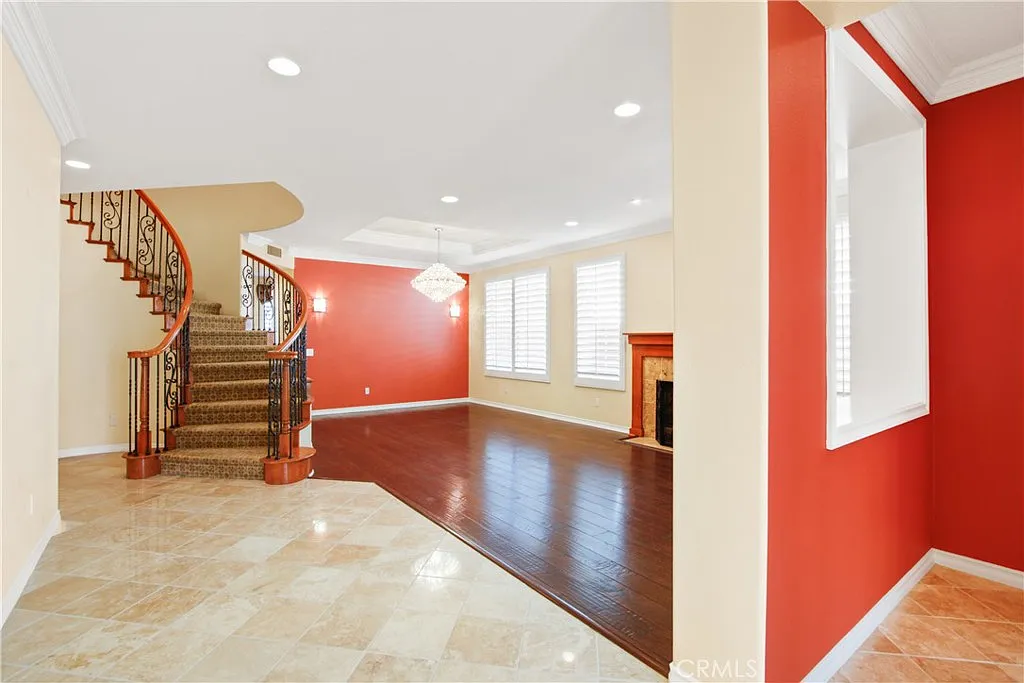 5 bed, 4.5 bath, 3815 sqft, $8,995 — Photo 3